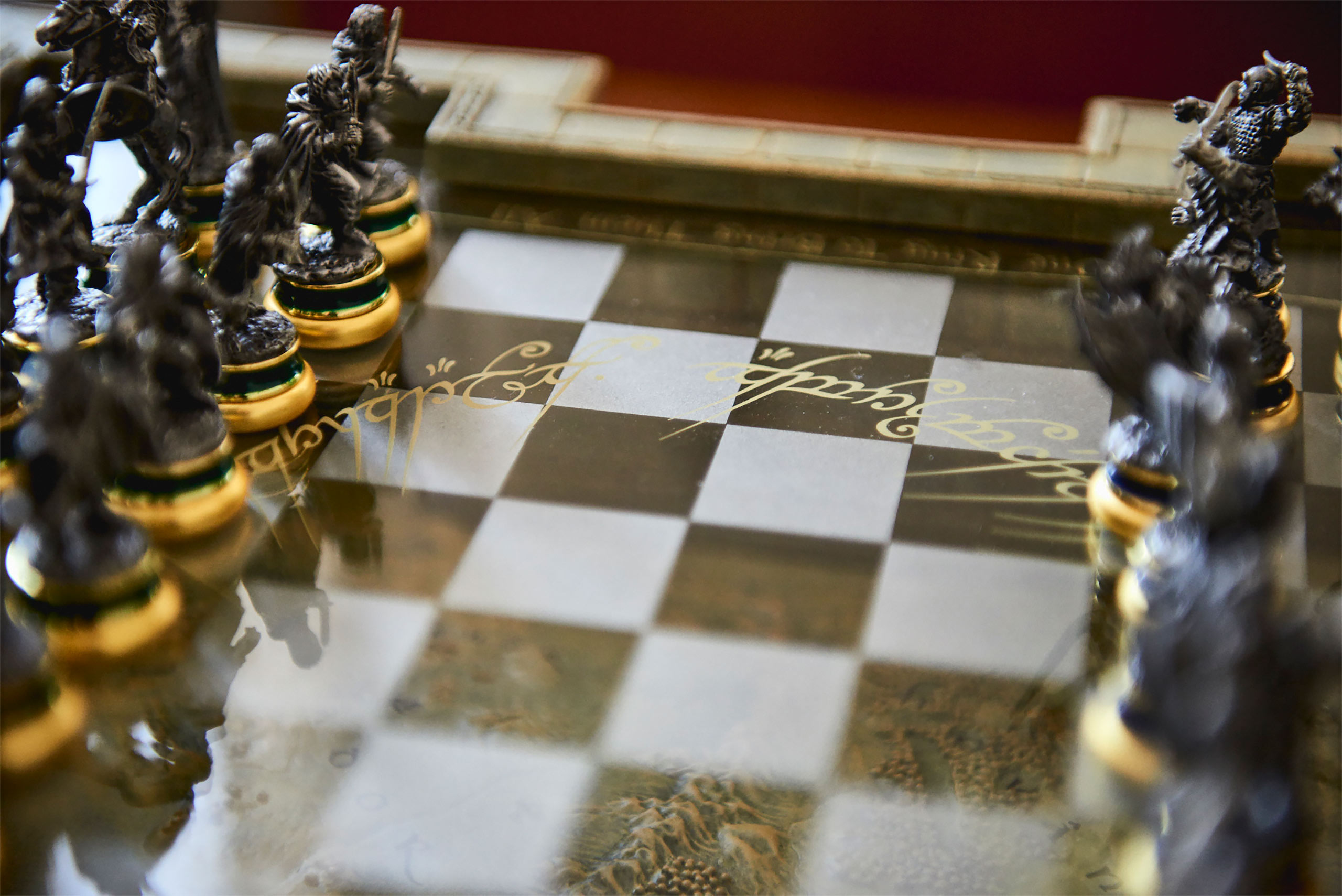 The Lord of the Rings Chess Set Premium