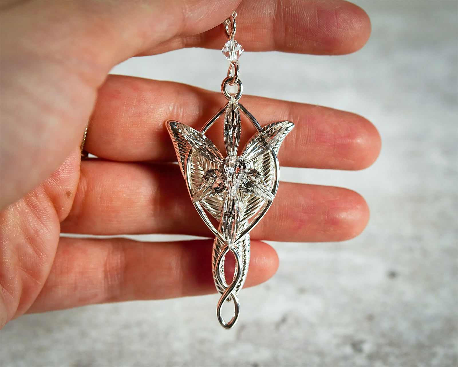 The Lord of the Rings - Arwen's Evenstar Replica